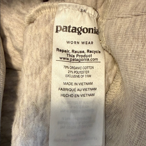 Patagonia Light Gray Quilted Pullover with Green Snap Placket - Picture 4 of 4